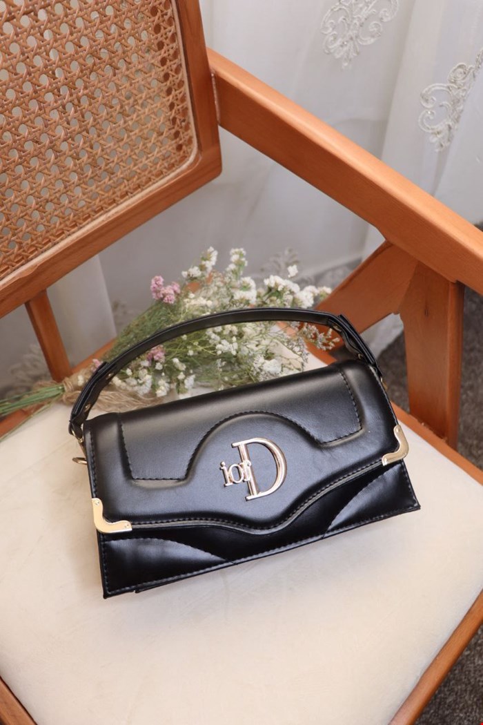 کیف پاسپورتی Dior